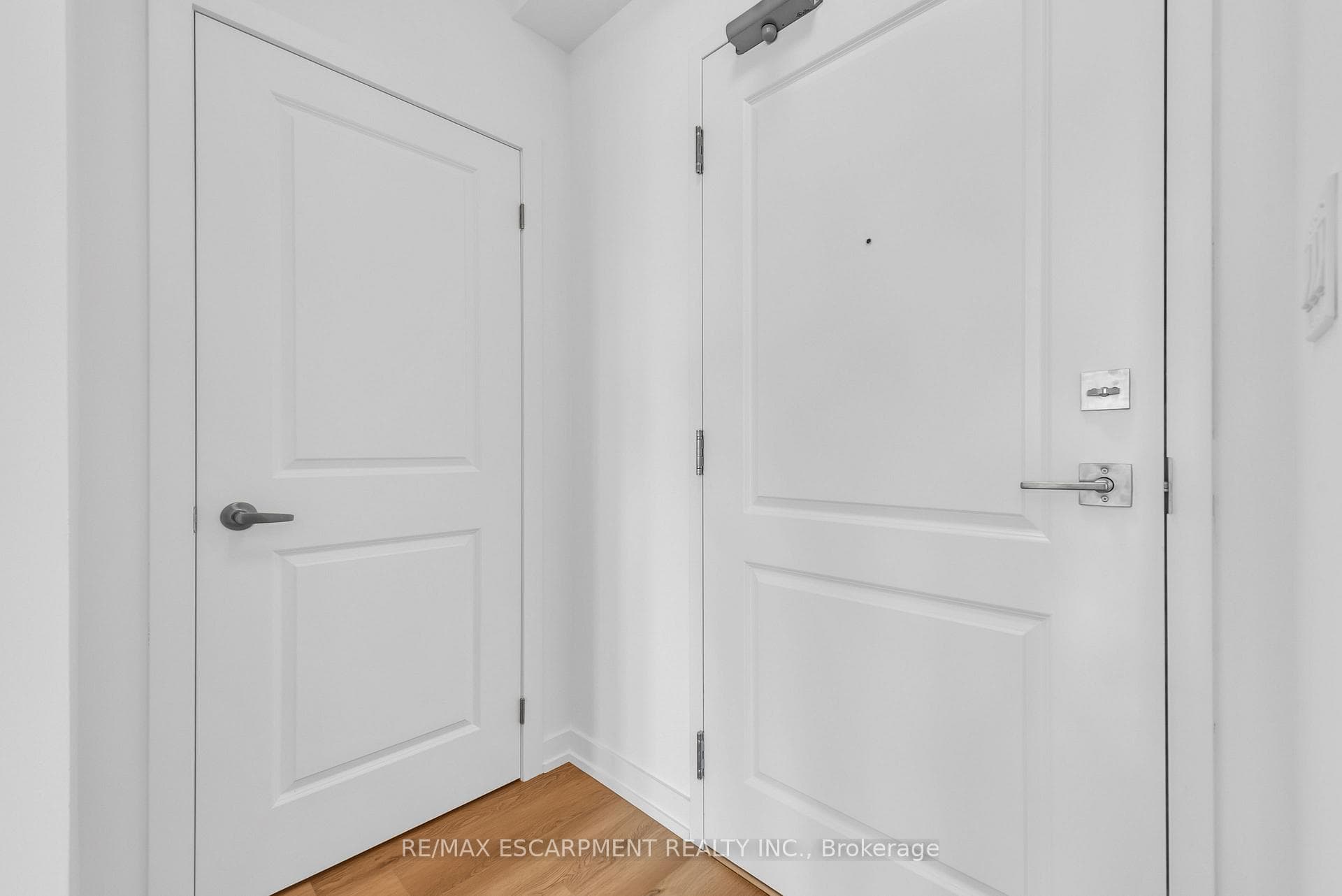 470 Dundas Street Unit 904 photo 18