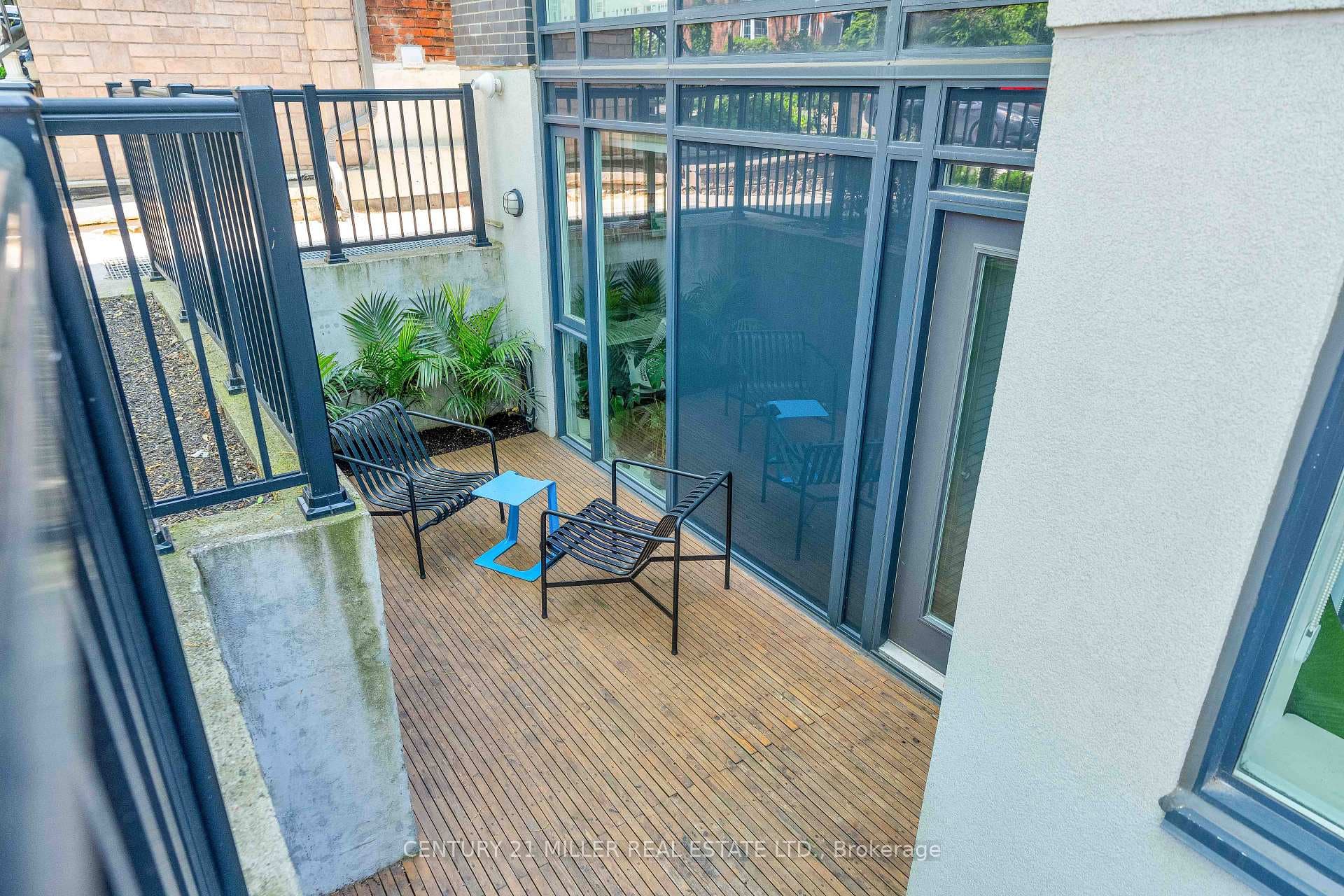 63 Ruskin Avenue Unit TH401 photo 2
