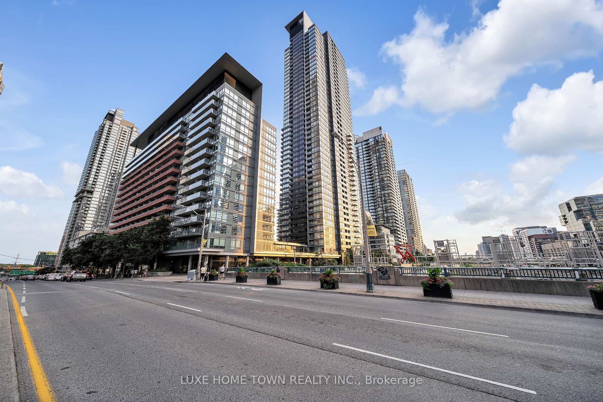 4K Spadina Avenue Unit 711 photo 40