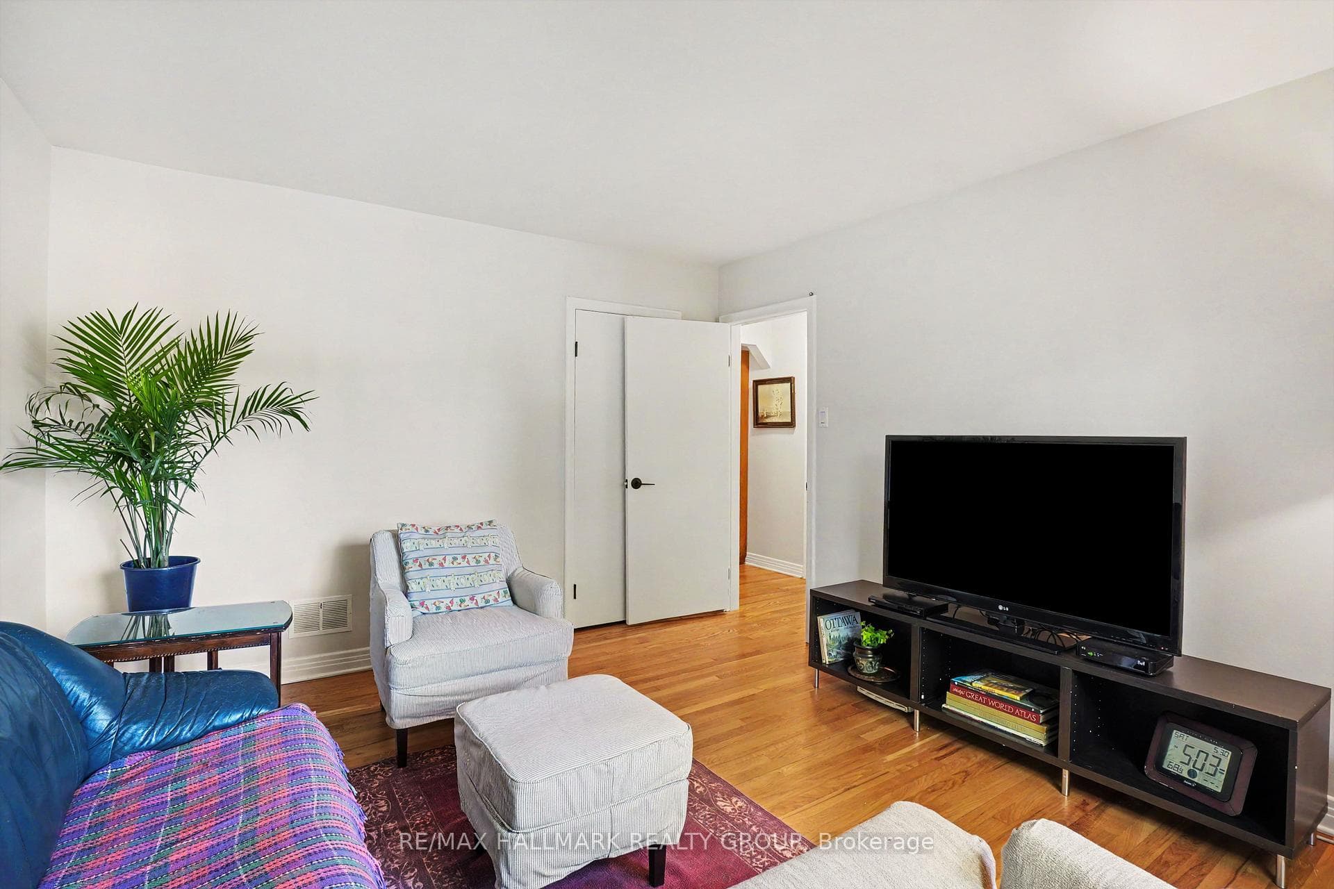 371 Sunnyside Avenue photo 13