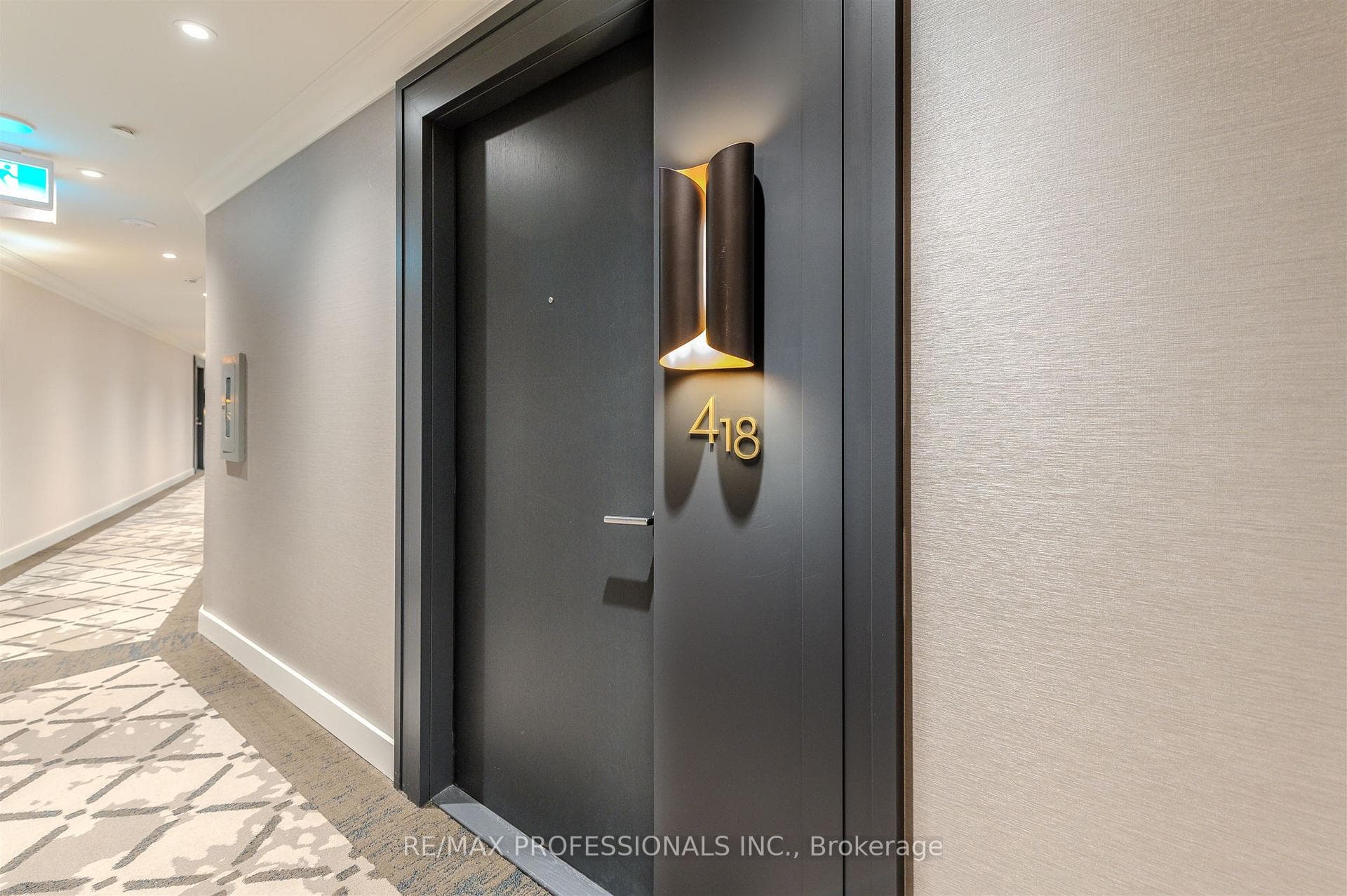 259 The Kingsway N/A Unit 418 photo 4