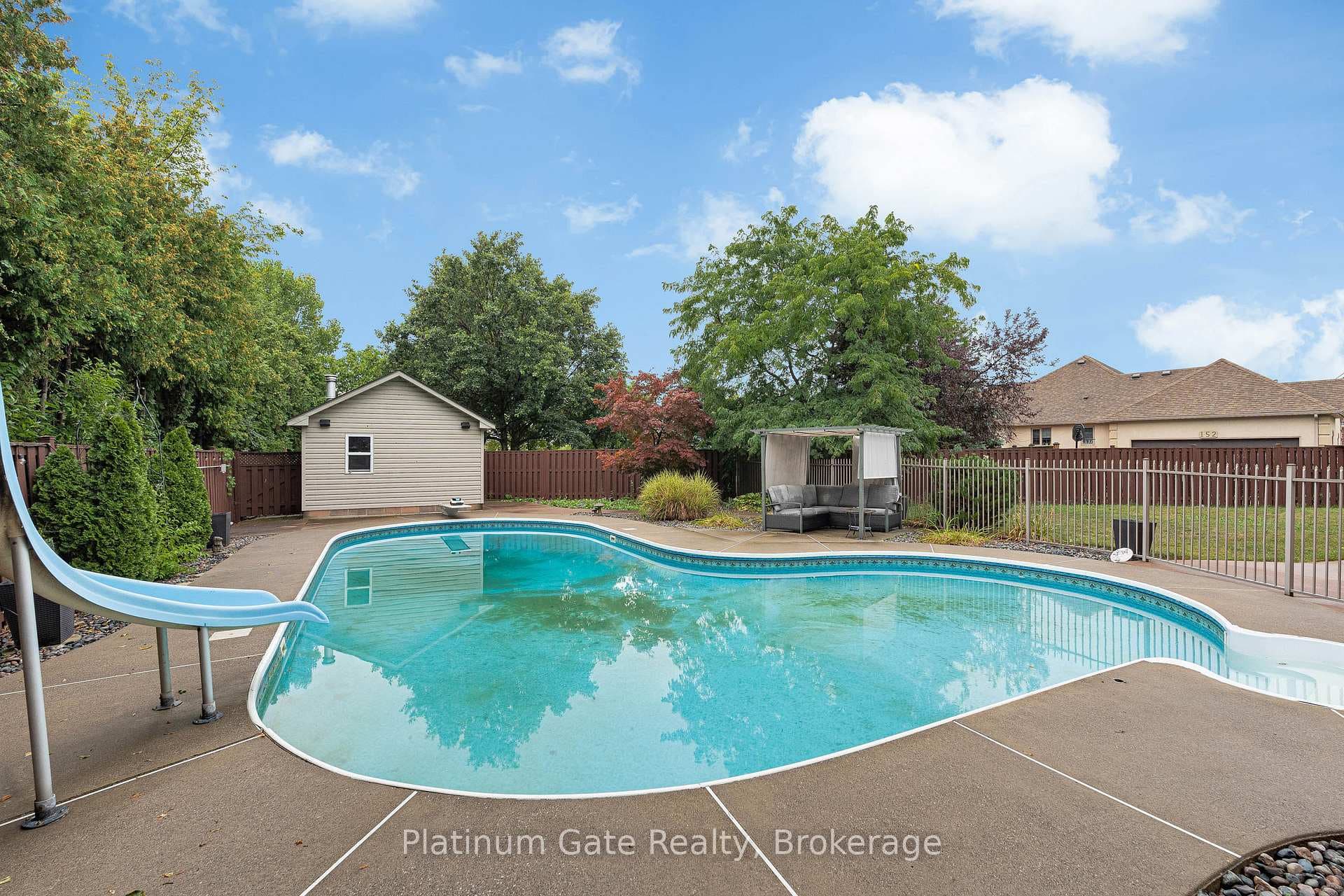 150 Seymour Crescent photo 11