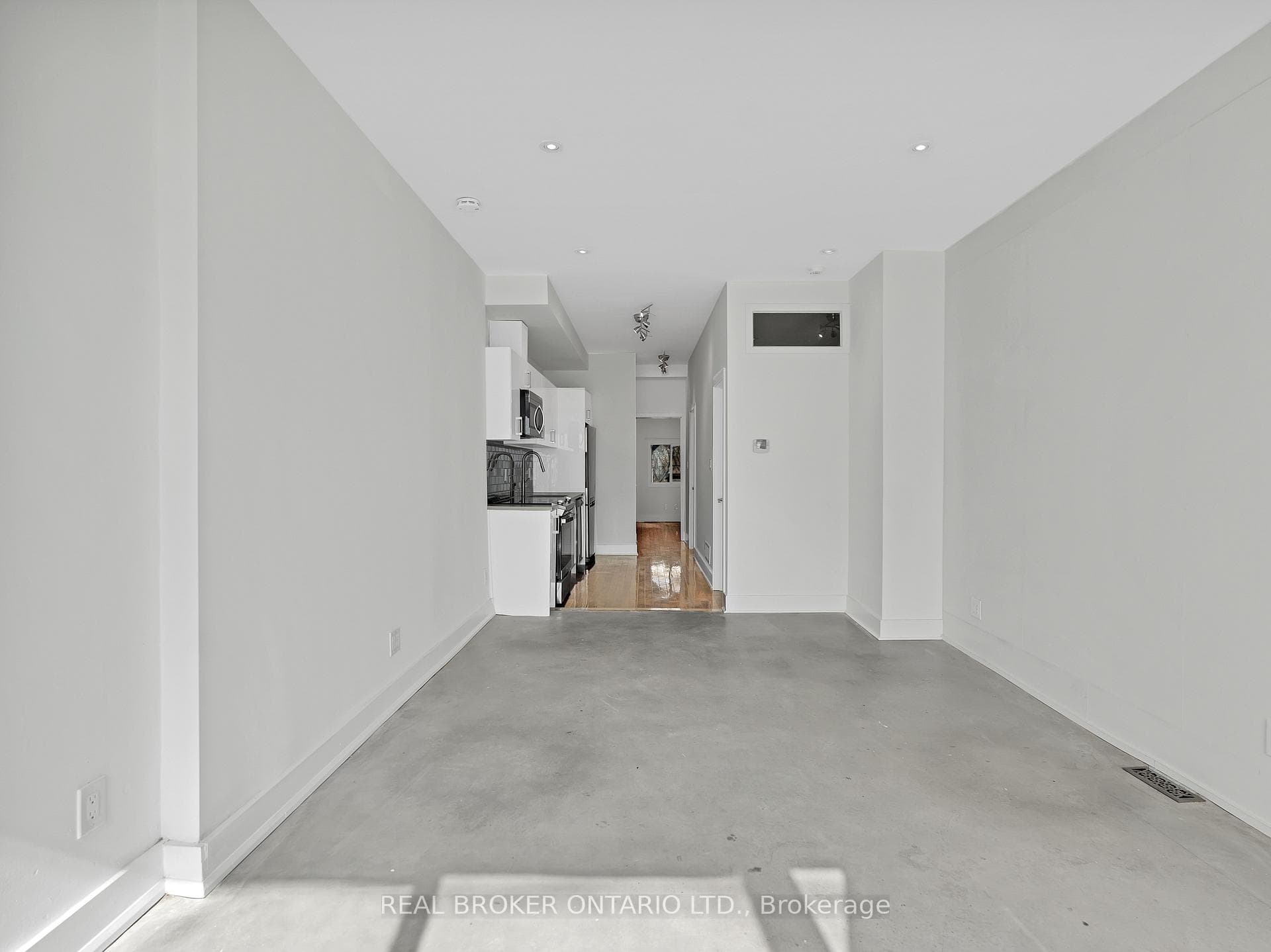 1928 Gerrard Street Unit Main Fl photo 3