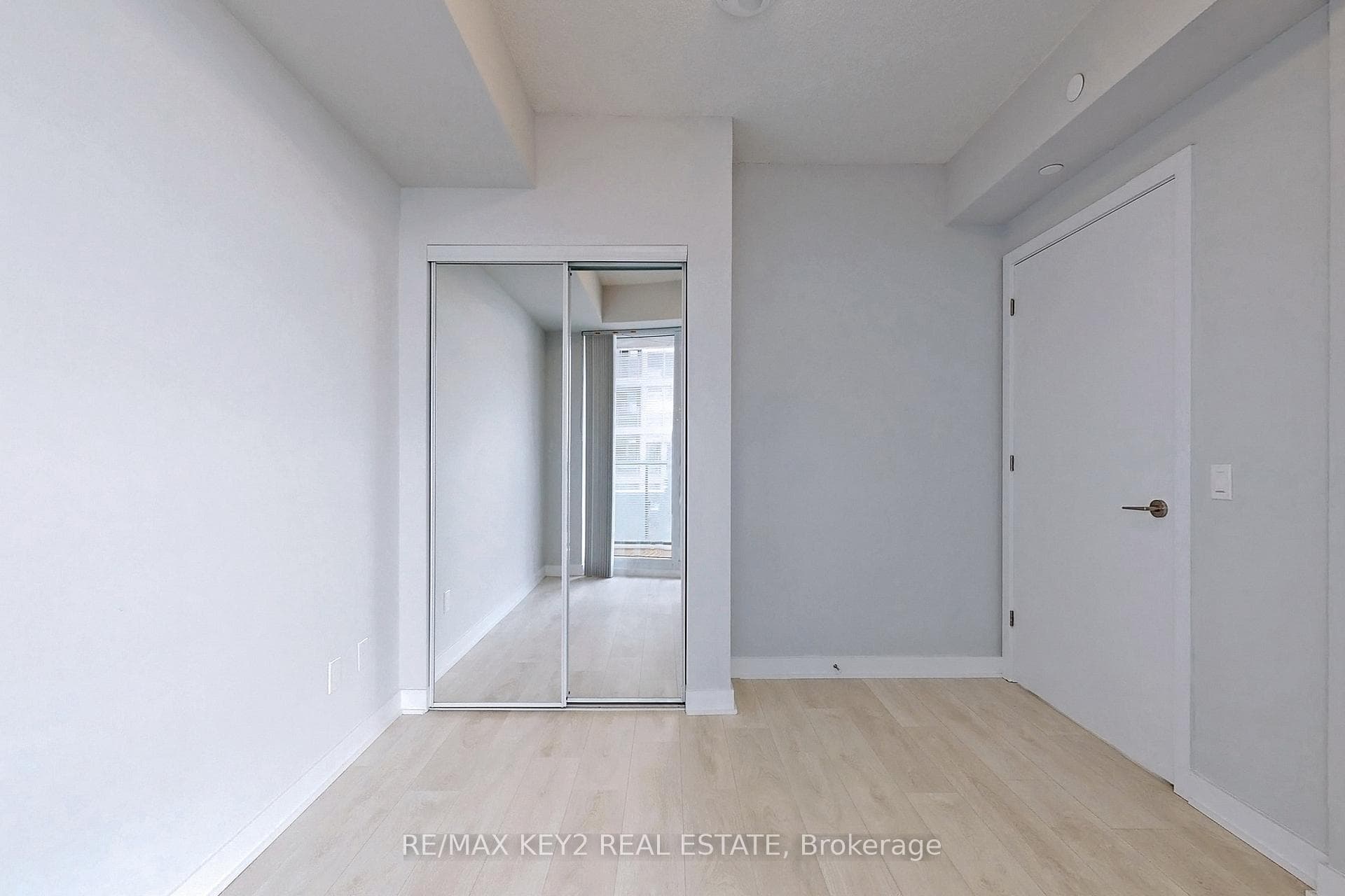 2221 Yonge Street Unit 1804 photo 13