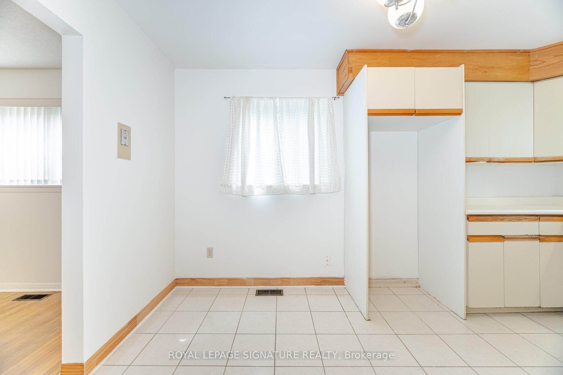 70 Regatta Crescent photo 10