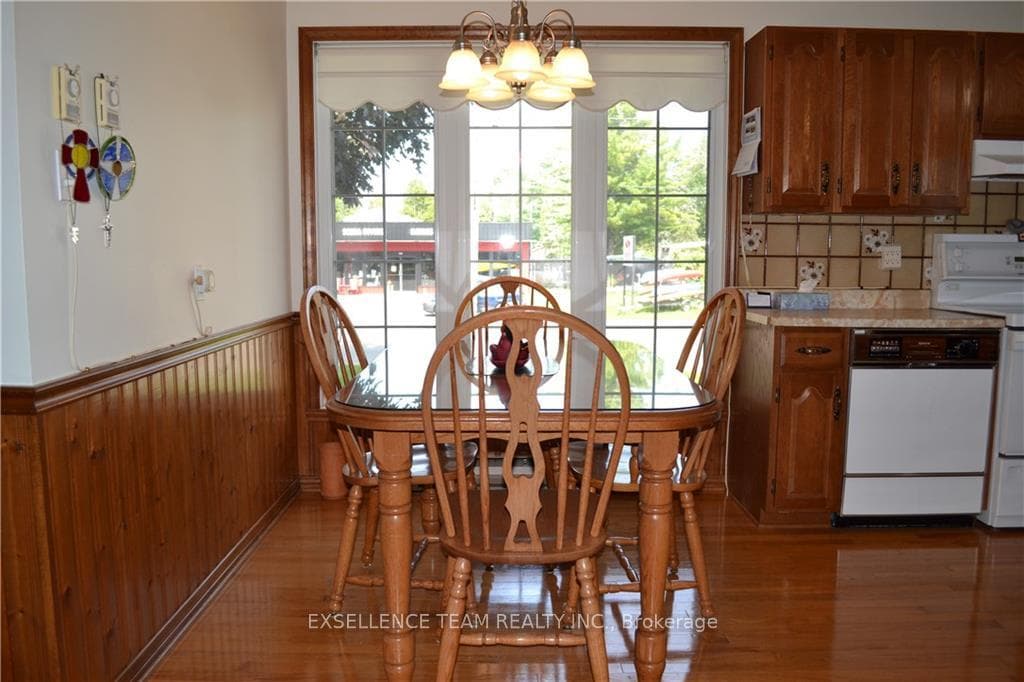 156 MILITARY Road photo 7