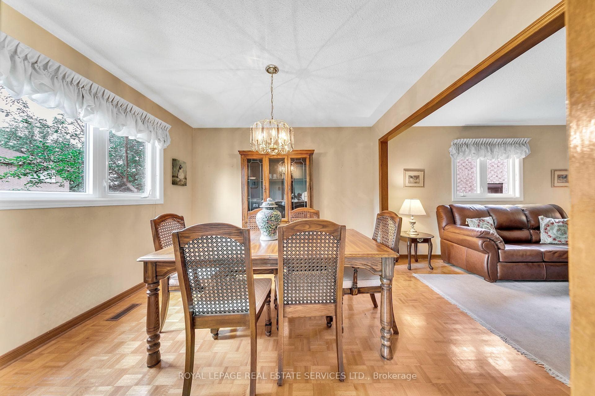 47 Velvet Crescent photo 23