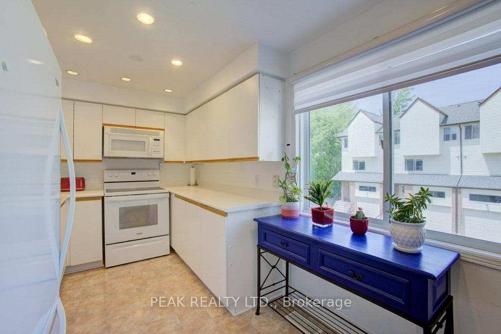 1085 Queens Boulevard Unit 13 photo 10