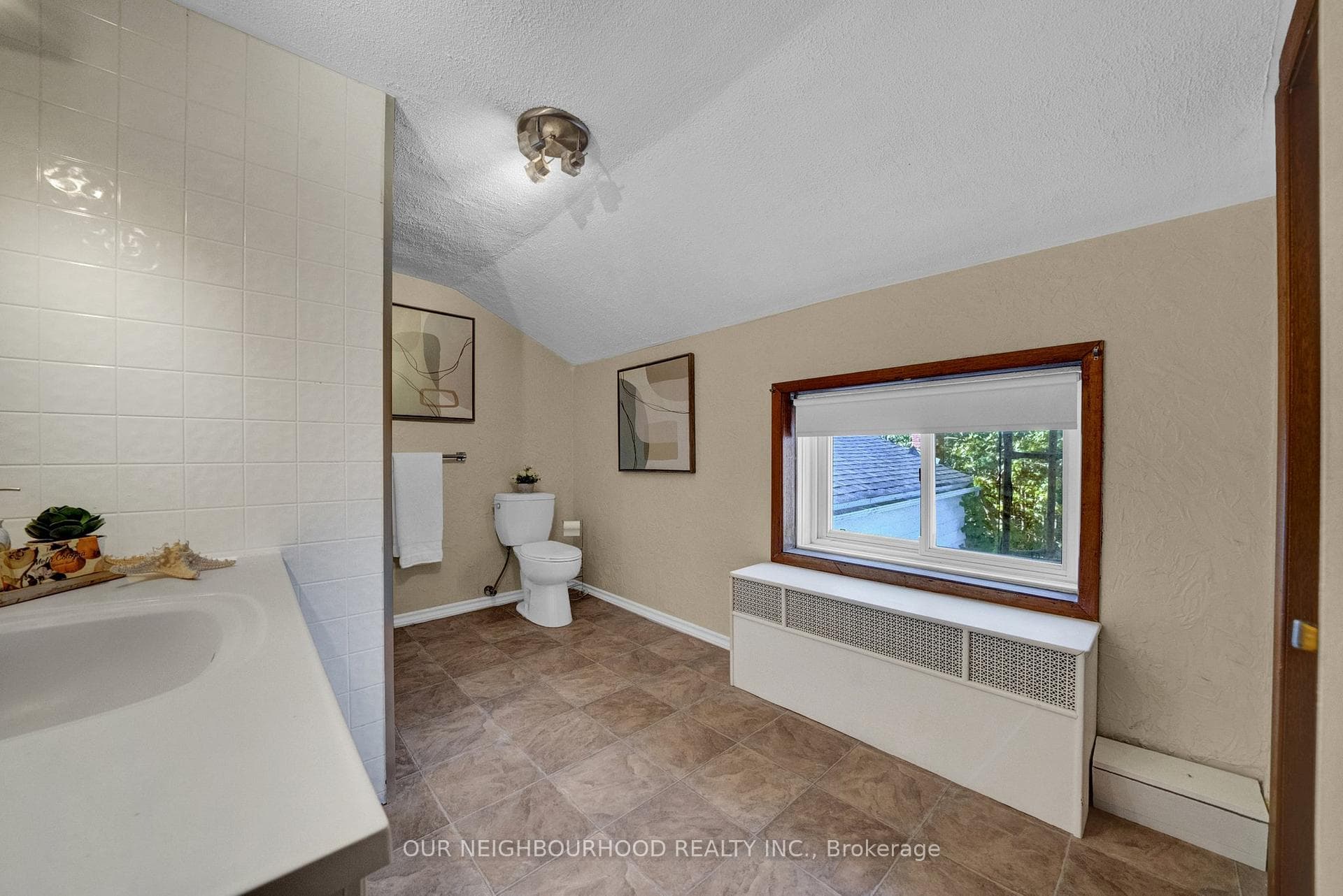 64 Wellington Street photo 21