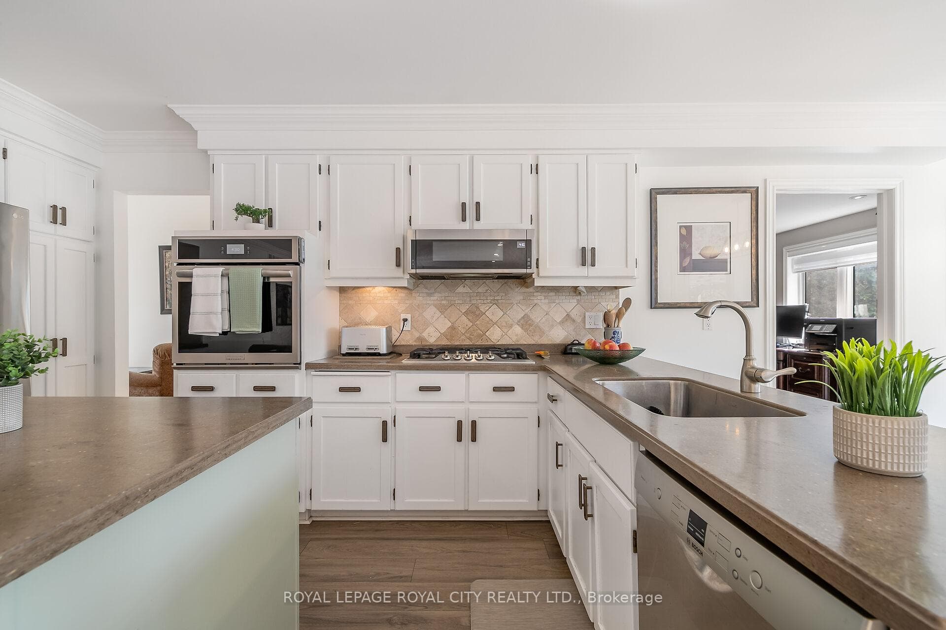 40 Forster Drive photo 12