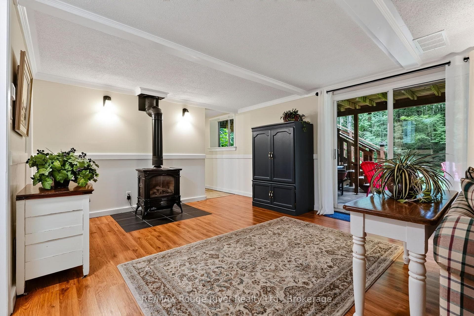 221 COLONIAL Drive photo 38