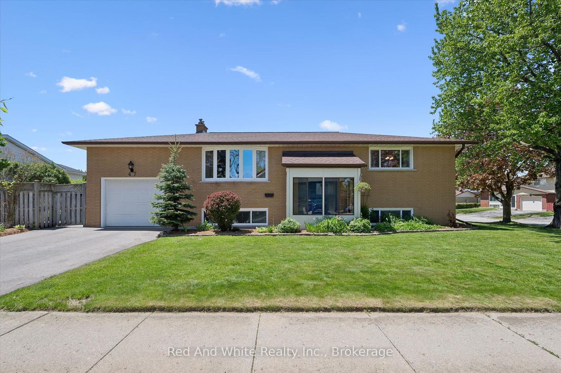 47 Oakhurst Crescent photo 1