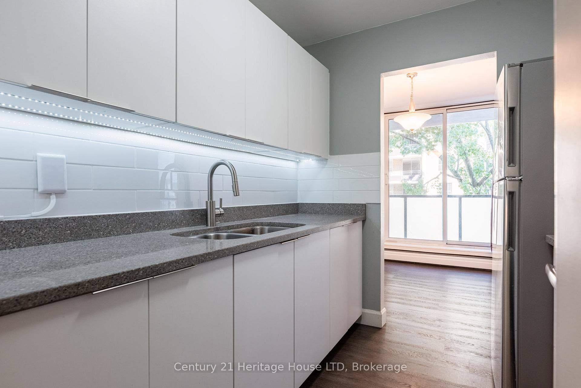 Modern Kitchen with quartz tops