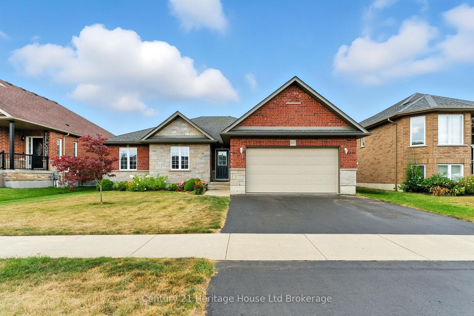 107 Applewood Street photo 1