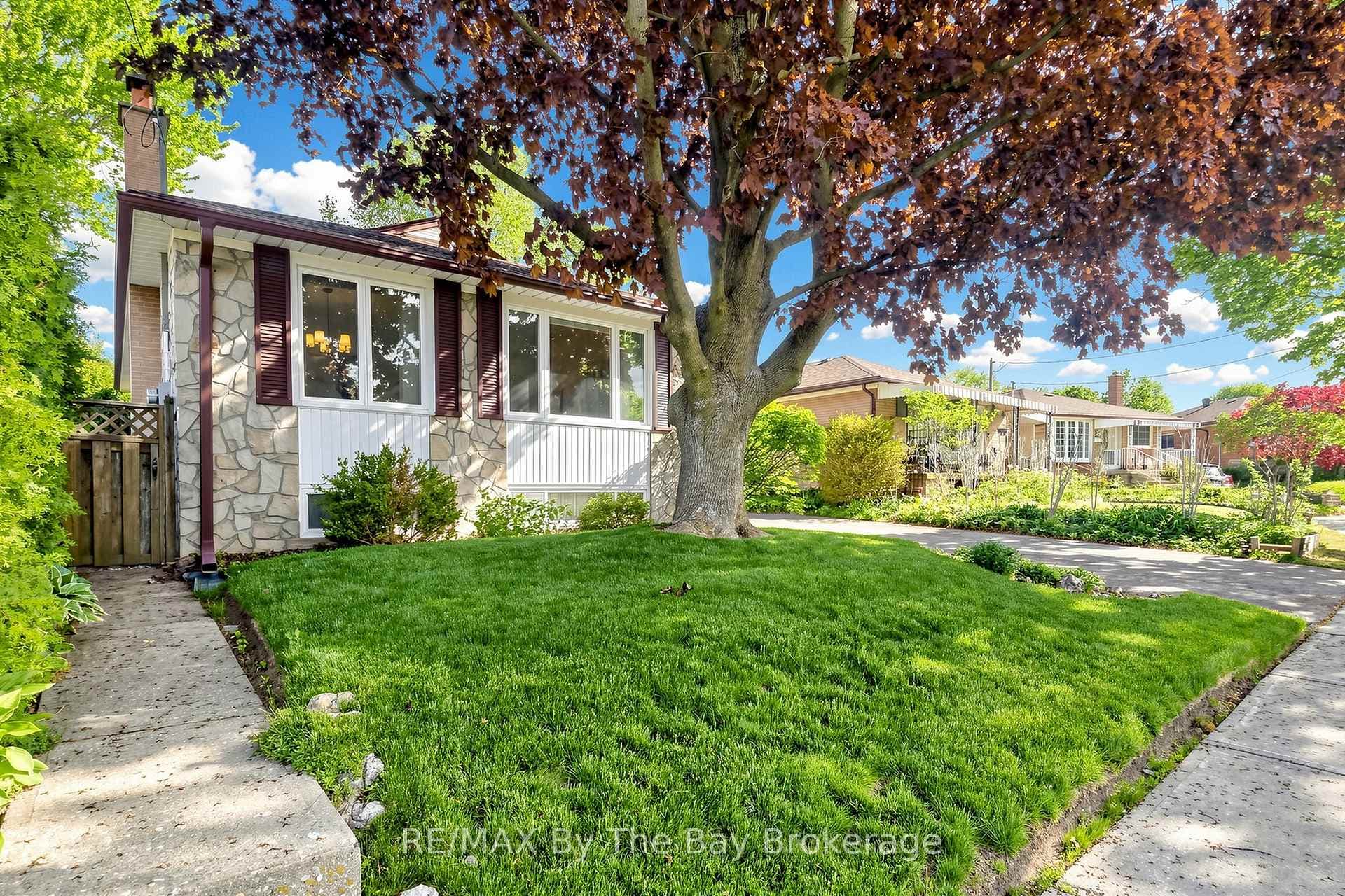 33 Ada Crescent photo 2