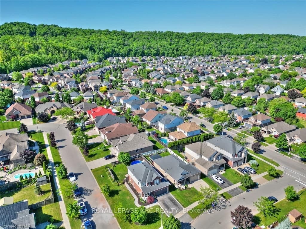 8 TEETER Place photo 46