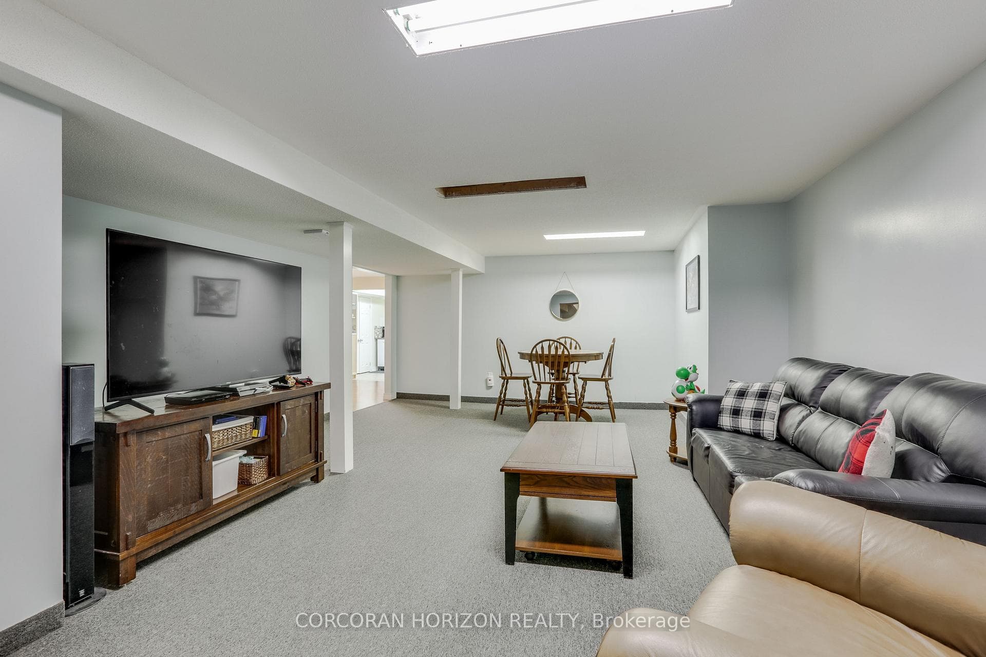 4542 Avenue Road photo 29