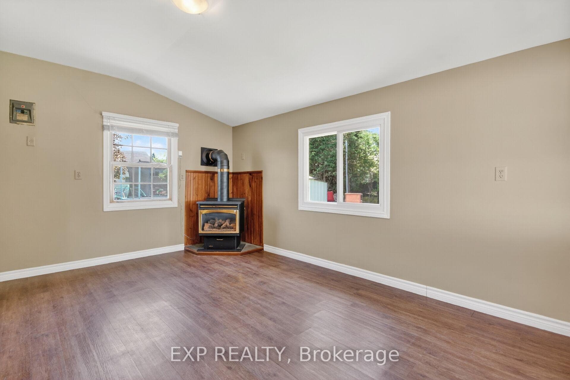338 William Street photo 28