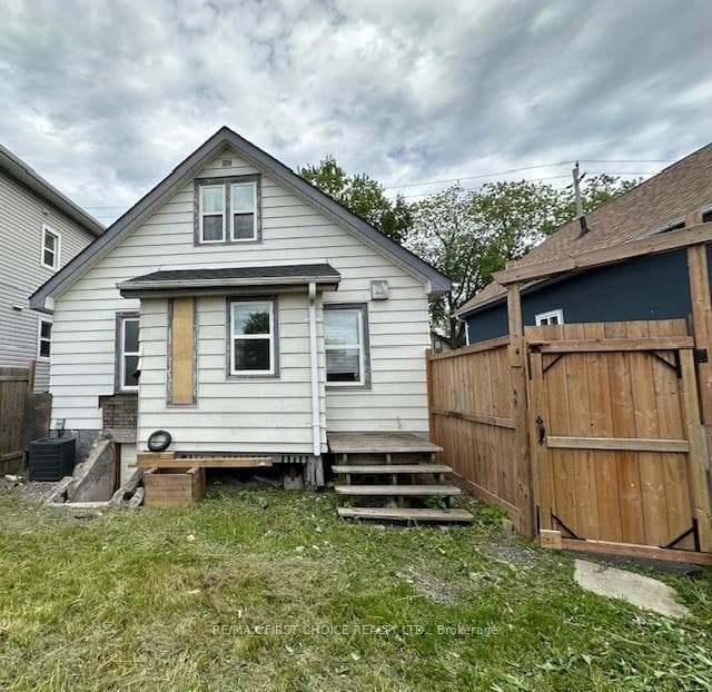102 Machar Avenue photo 3