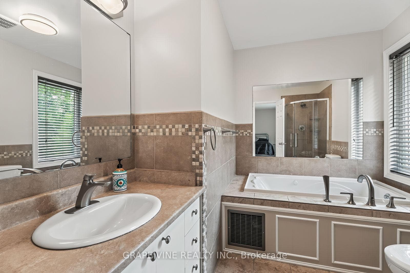 109 MIDVALE Drive photo 27