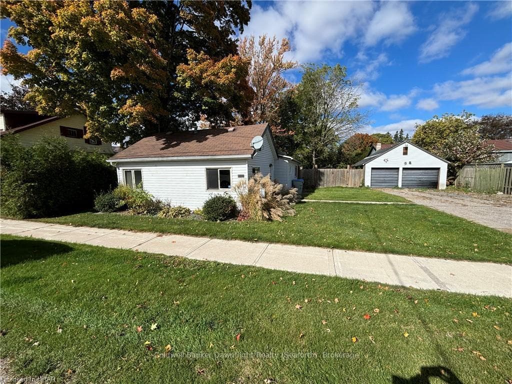 130 RICHMOND Street photo 1