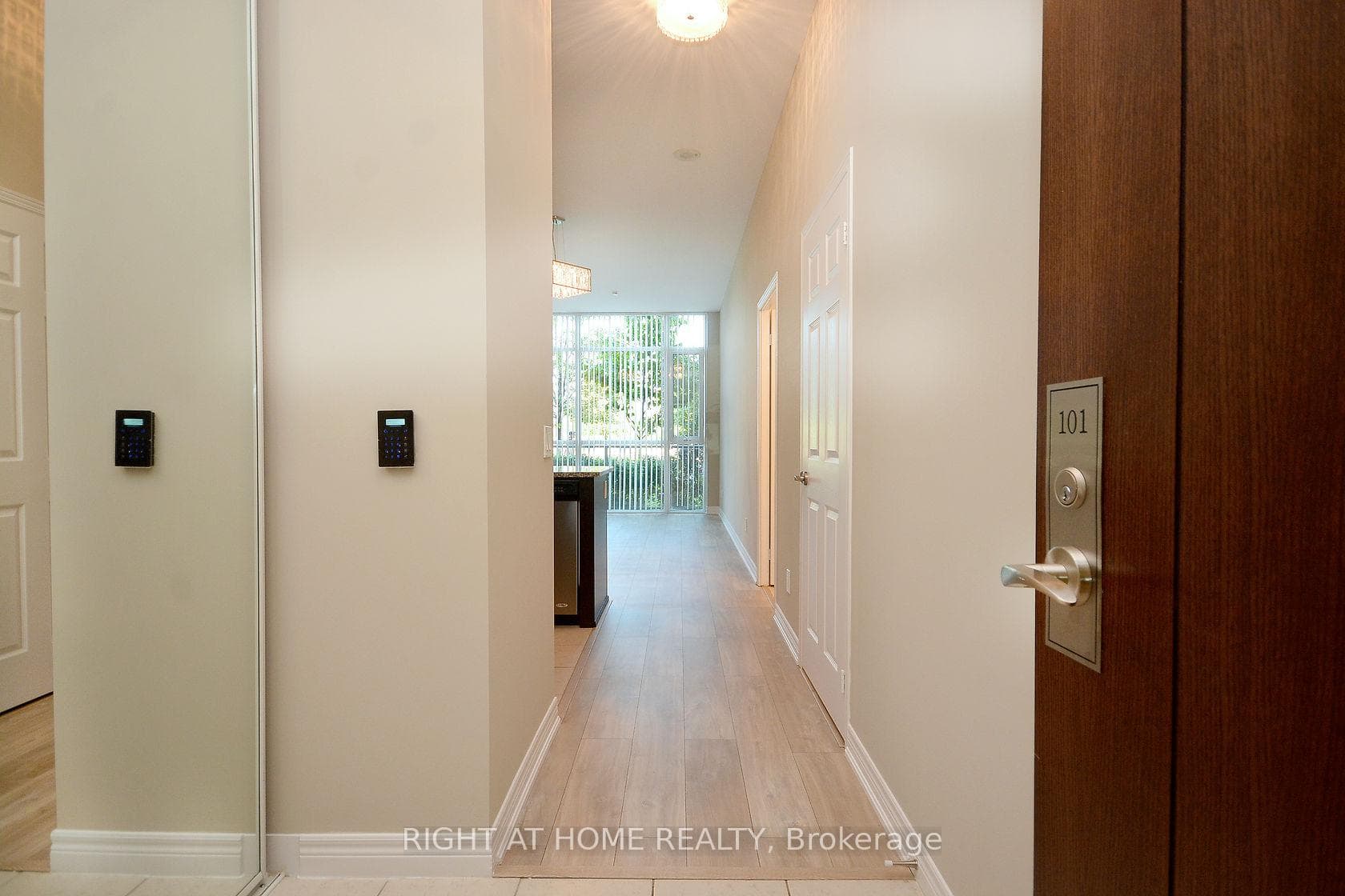 339 Rathburn Road Unit 101 photo 3