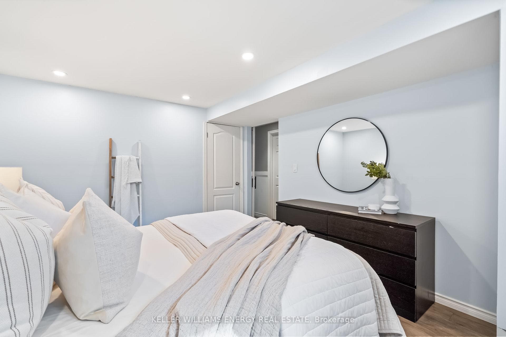 6 Fairbairn Court photo 30