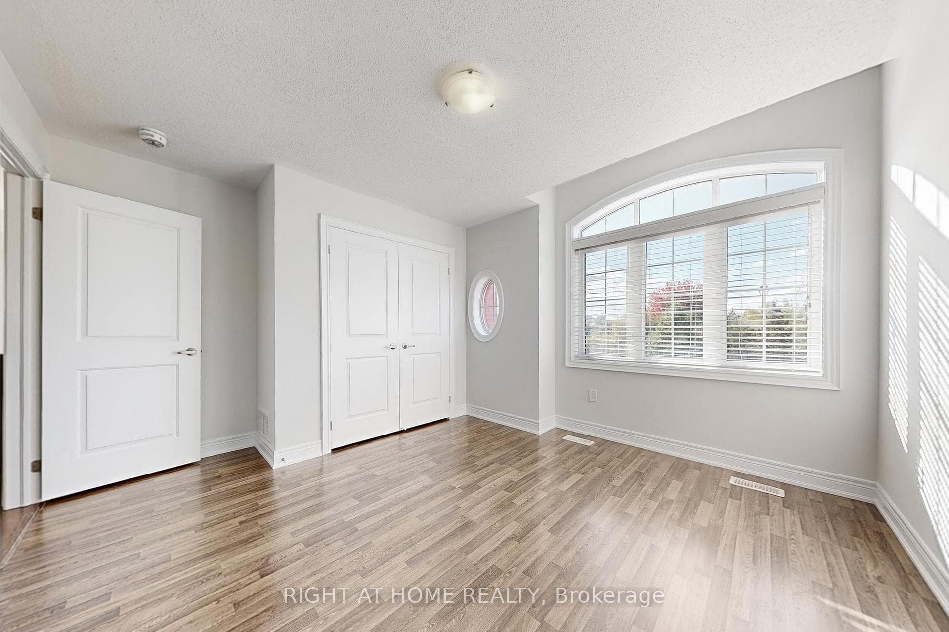 11 Robert Wilson Crescent photo 36