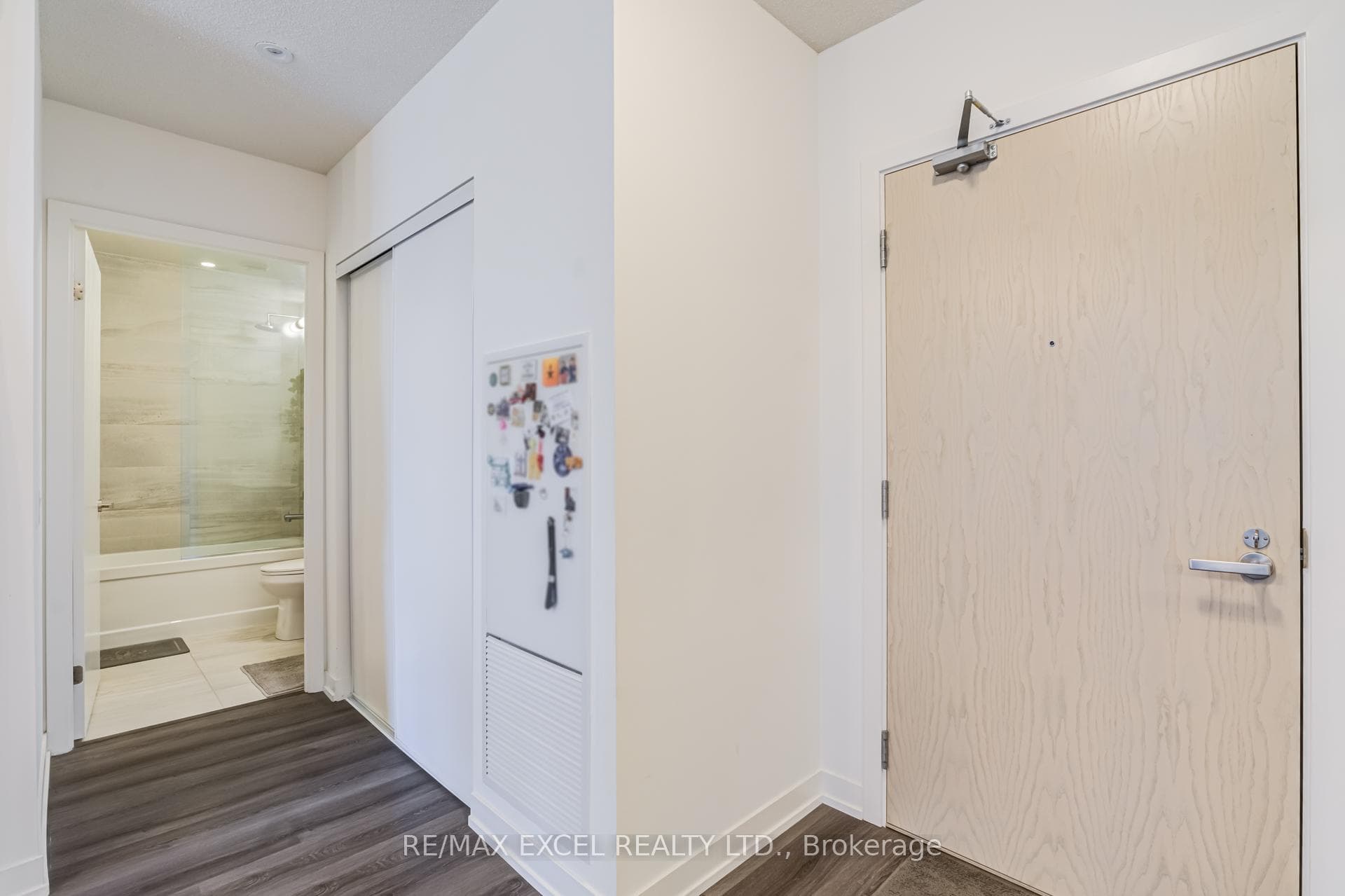 138 Downes Street Unit 808 photo 12
