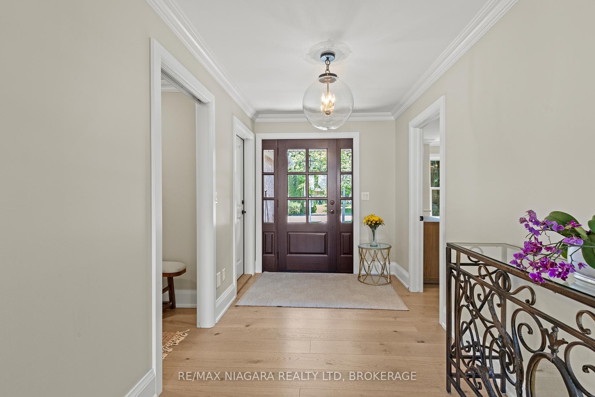 611 Victoria Street photo 7