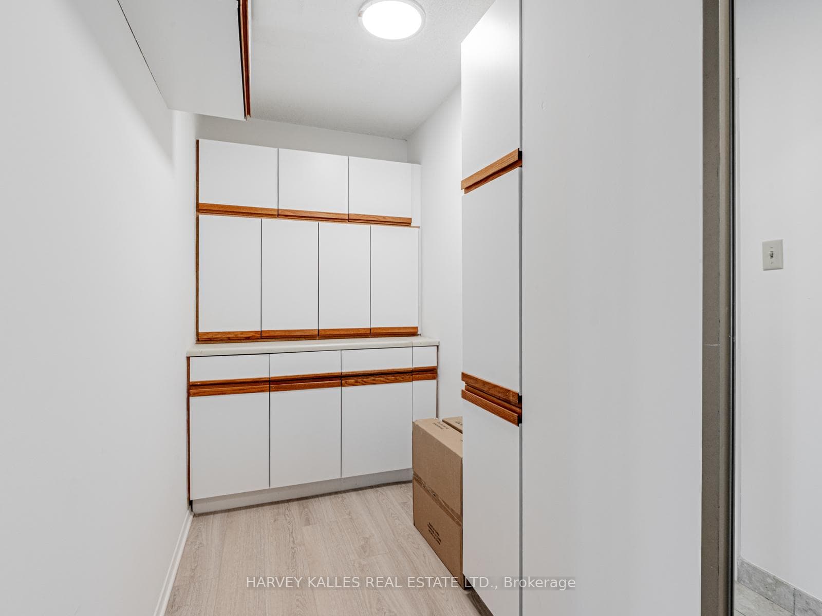 55 Skymark Drive Unit 2004 photo 28
