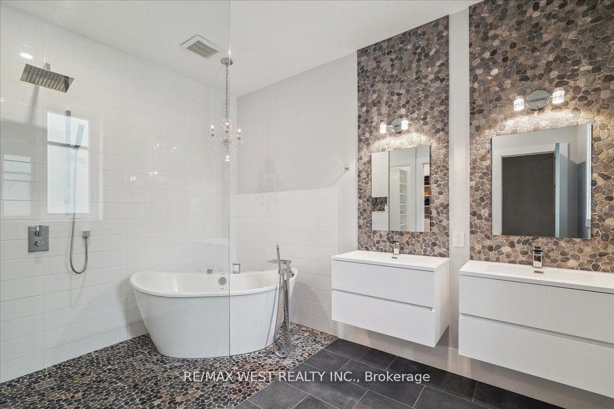 519 The Kingsway N/A photo 11