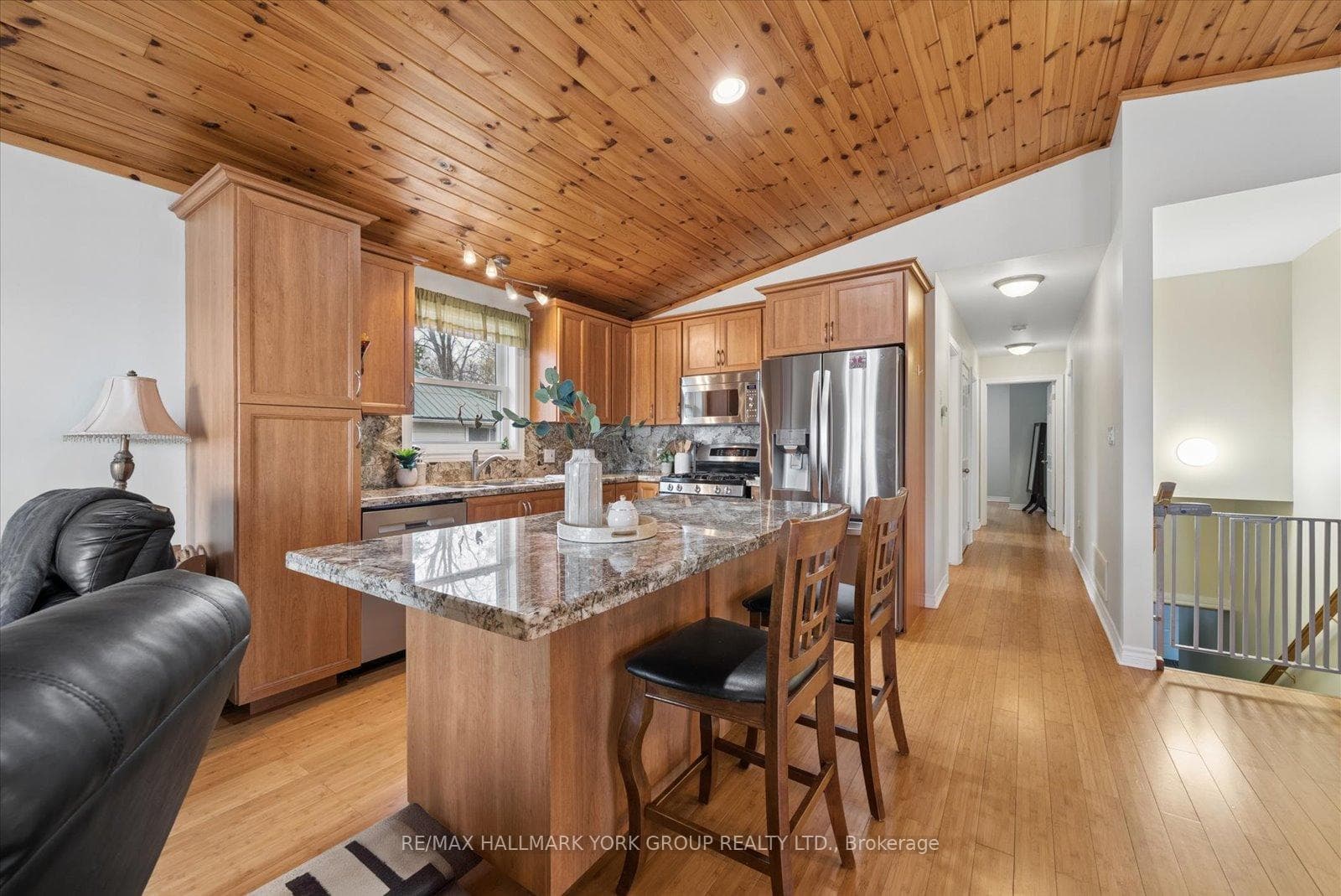 168 Irving Drive photo 8