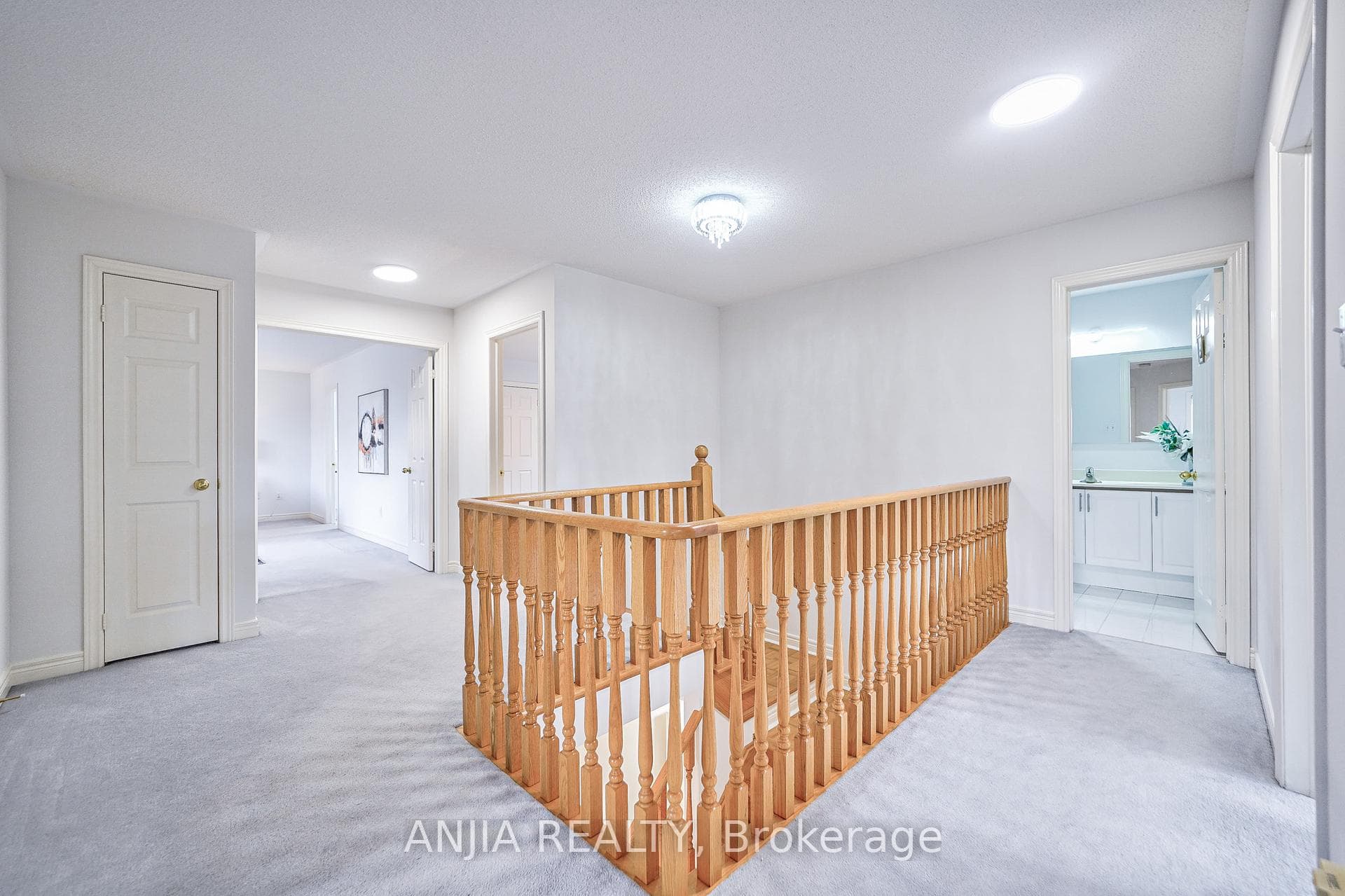 325 Castlemore Avenue photo 21