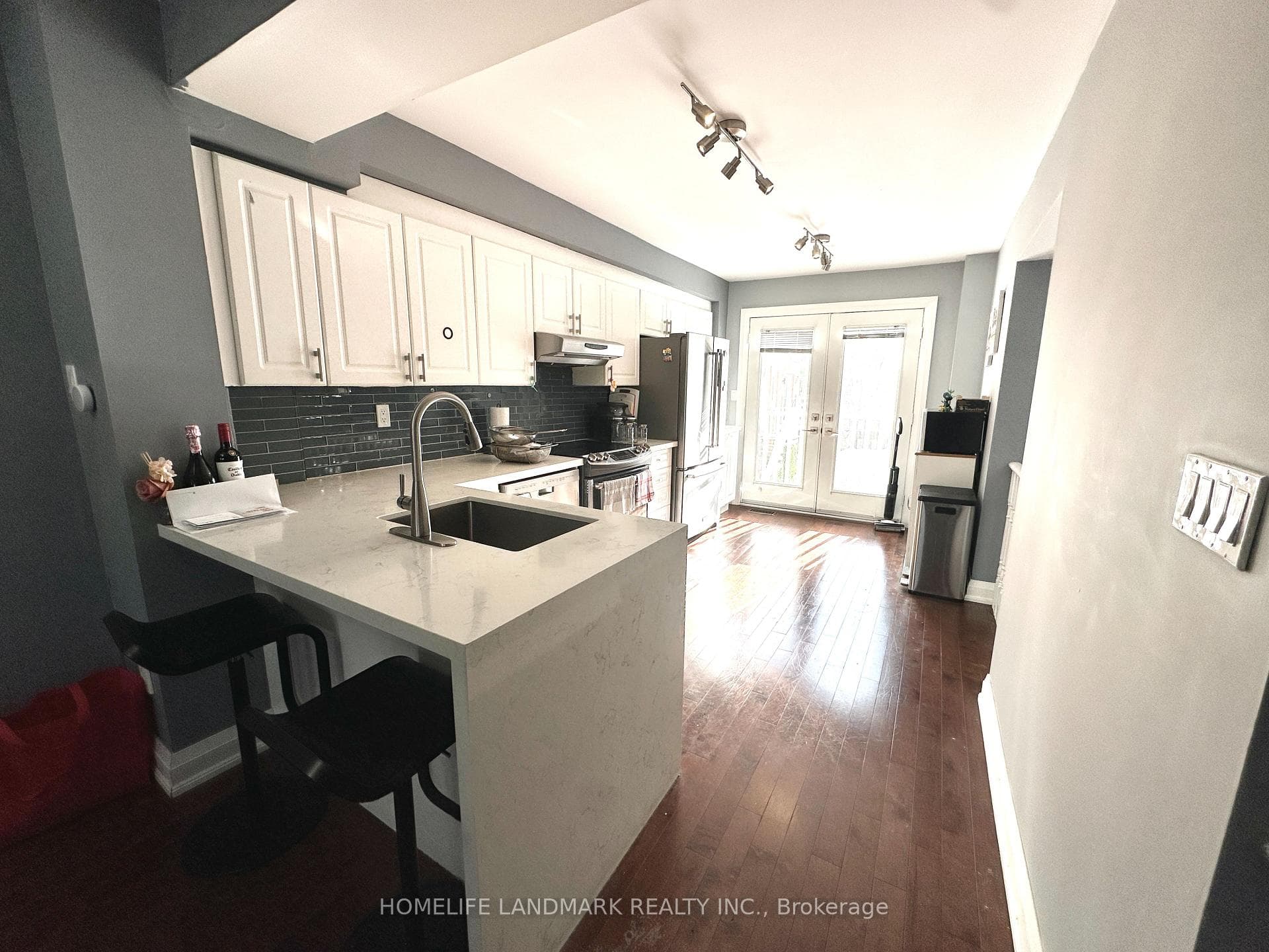 9 Eby Way photo 4