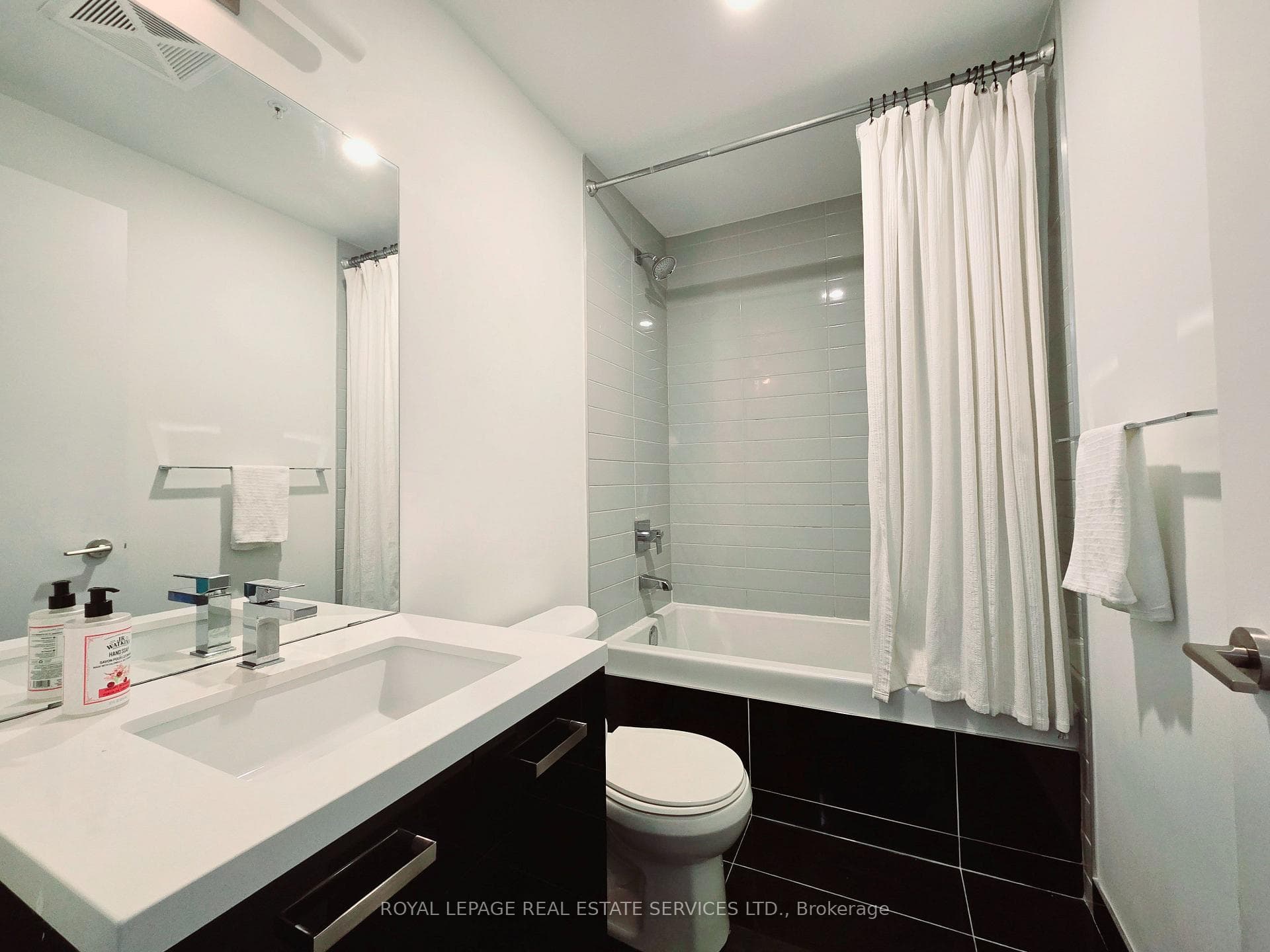 39 Brant Street Unit 714 photo 9