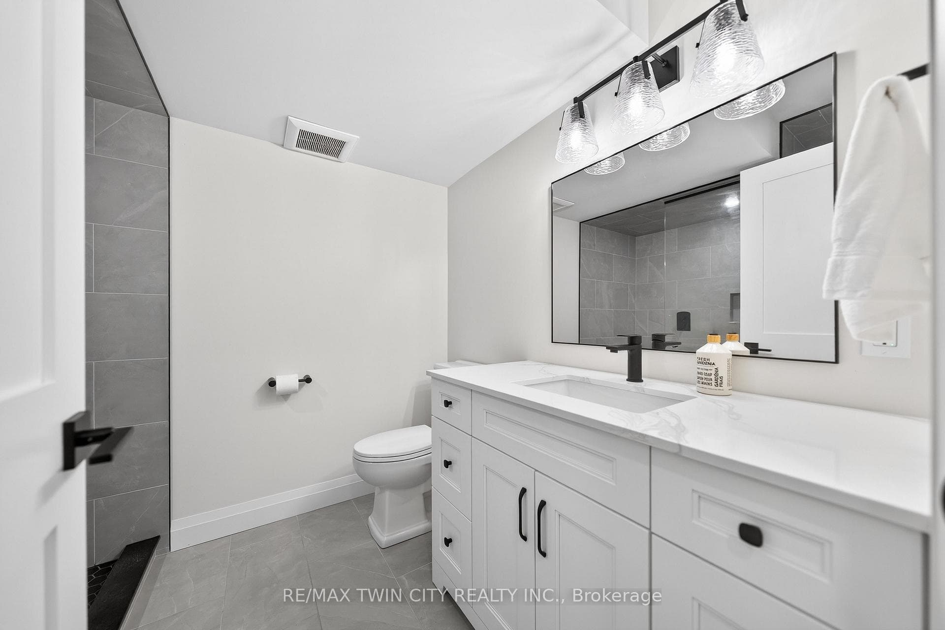 405 Rideau River Street photo 40