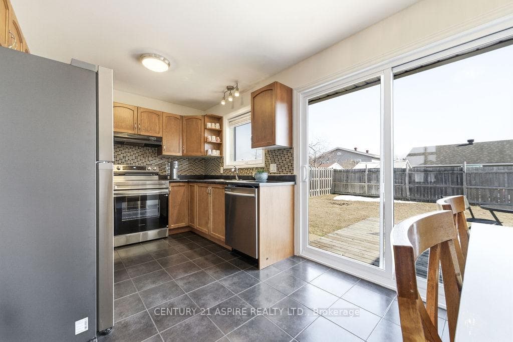 523 Turning Stone Crescent photo 17