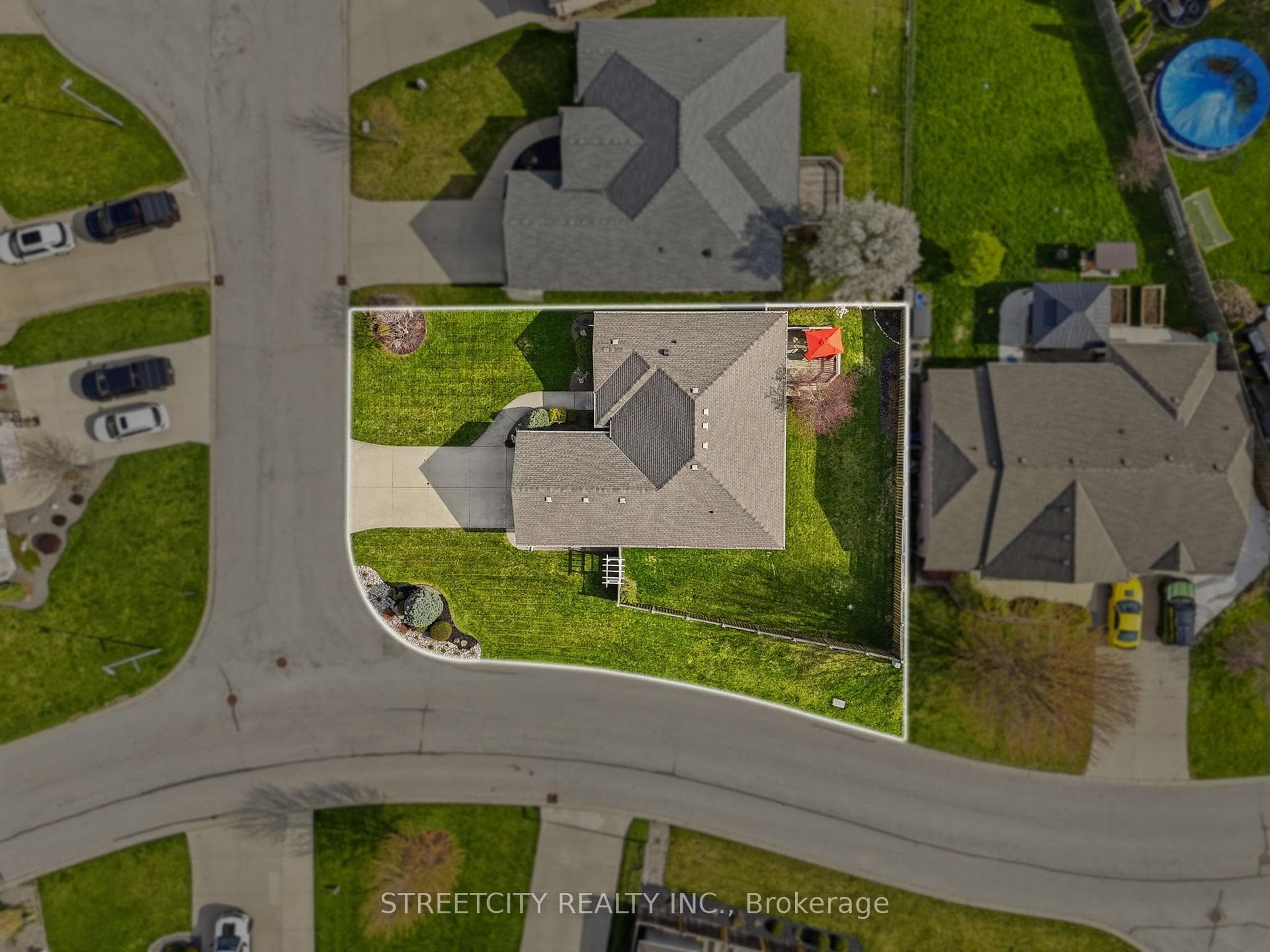 241 Canadore Court photo 34
