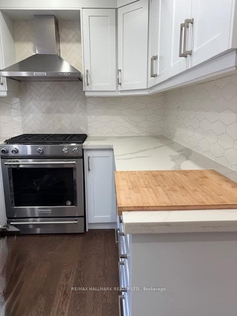 White upper and lower cabinets