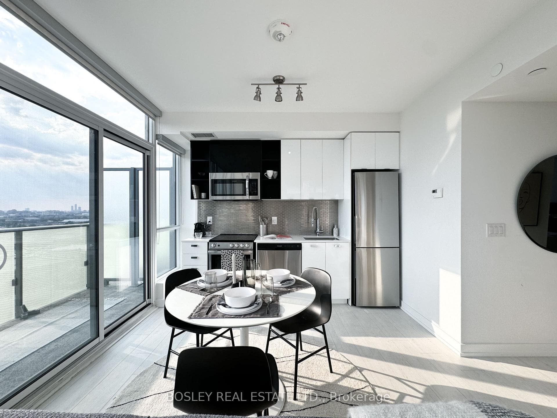 Dining & Kitchen