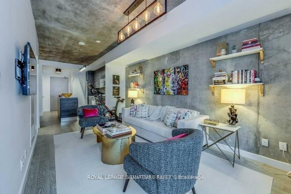 111 Bathurst Street Unit 613 photo 12