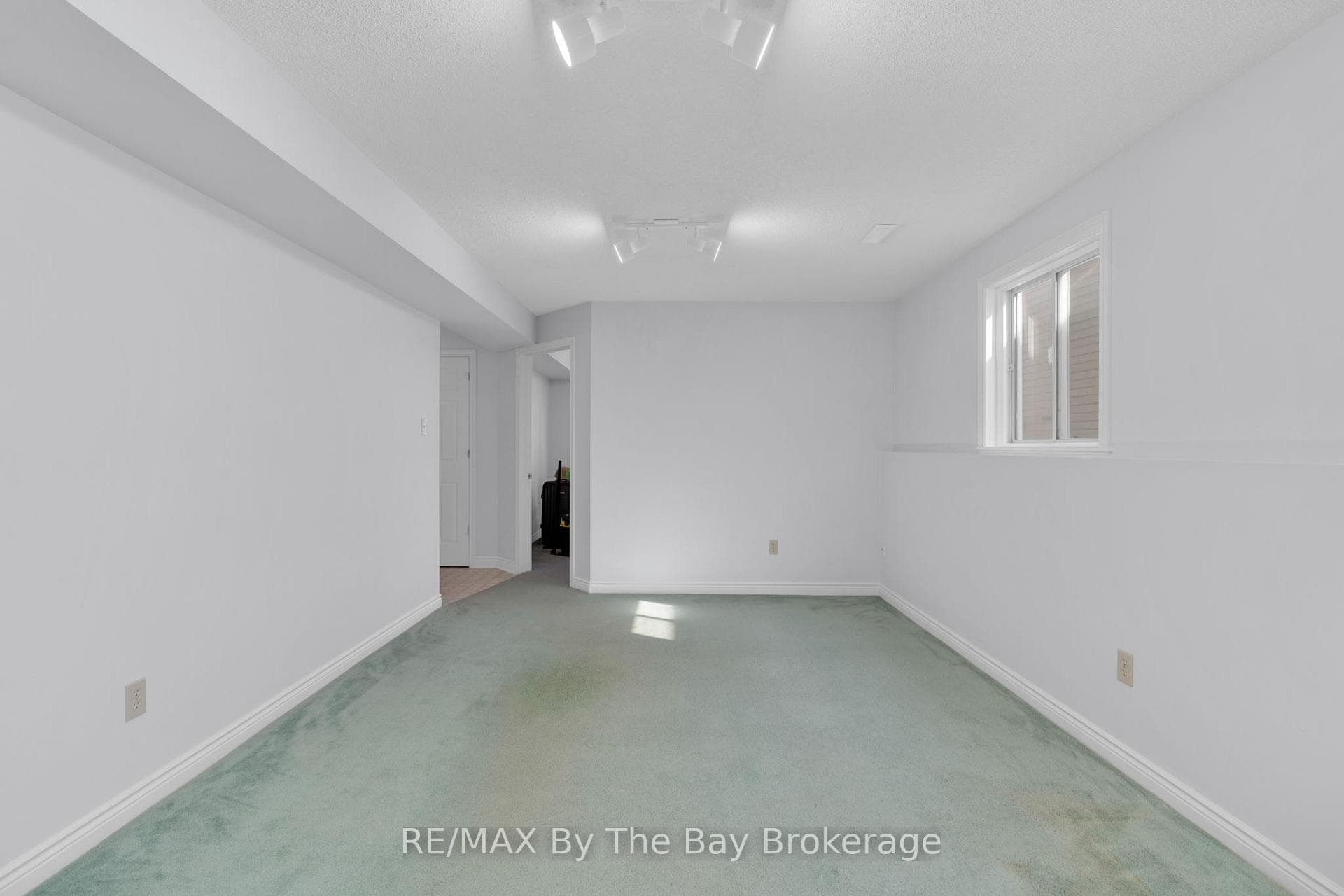 60 Dyer Drive photo 22