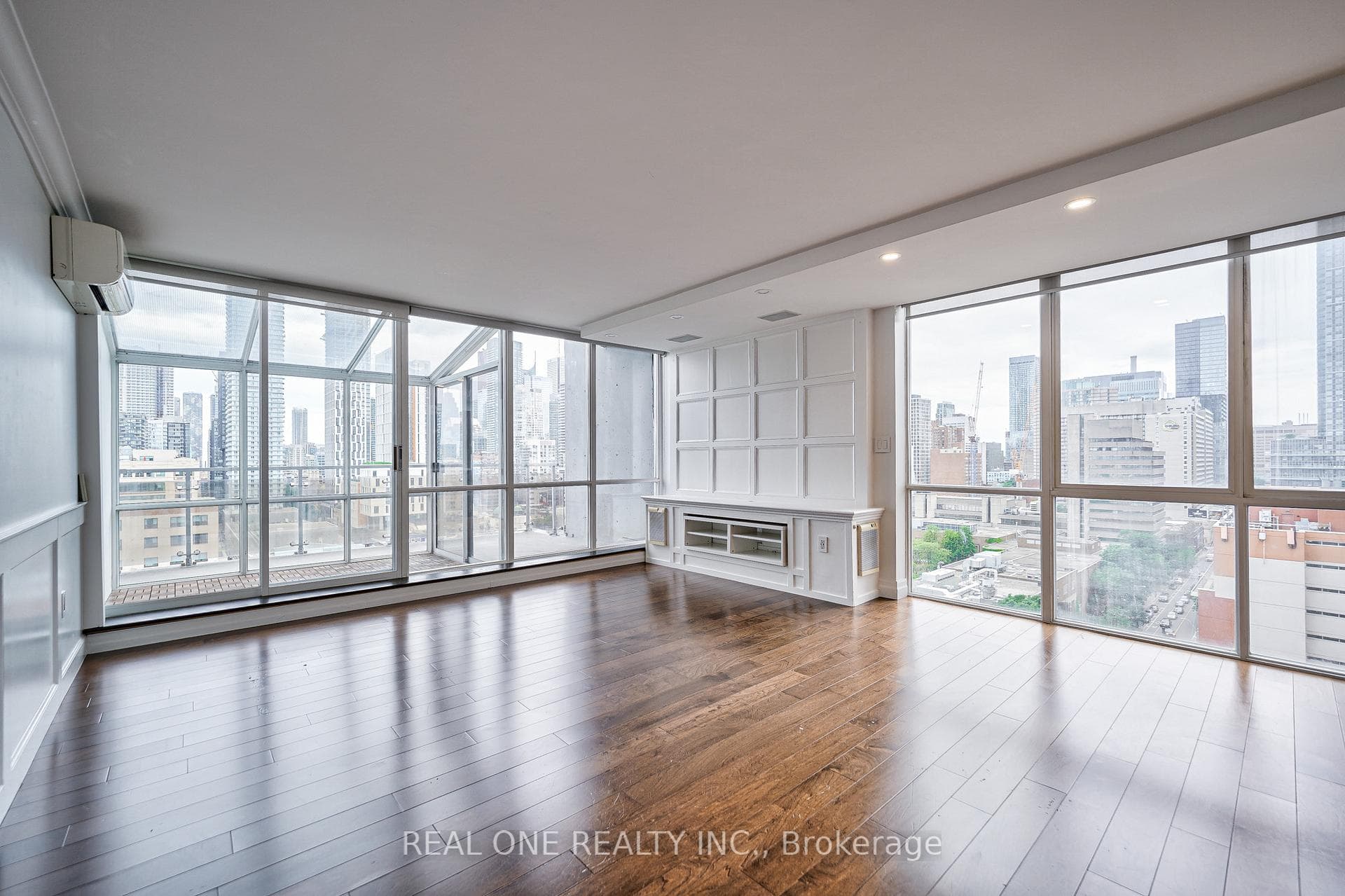86 Gerrard Street Unit 14D photo 14