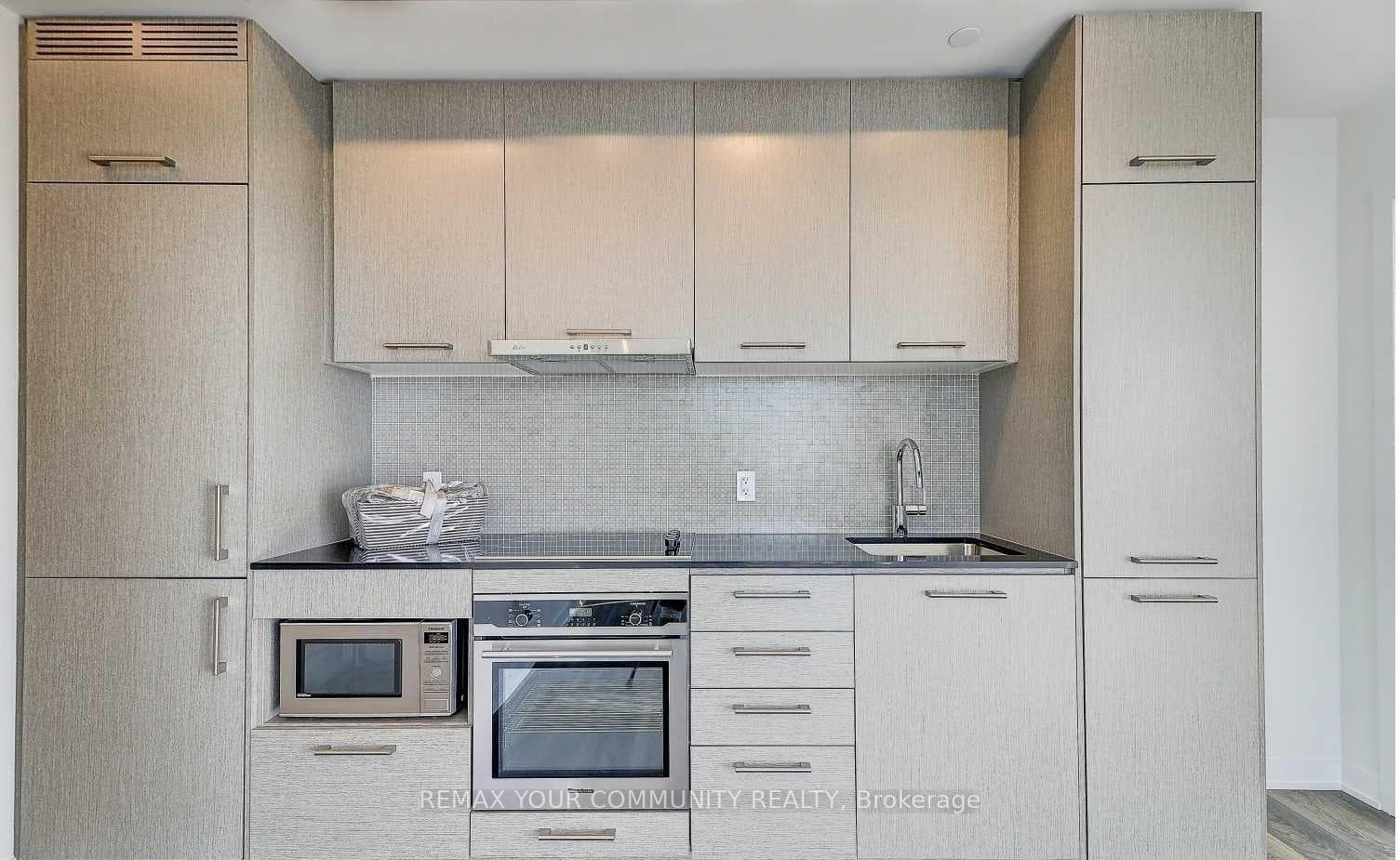 87 Peter Street Unit 4202 photo 2
