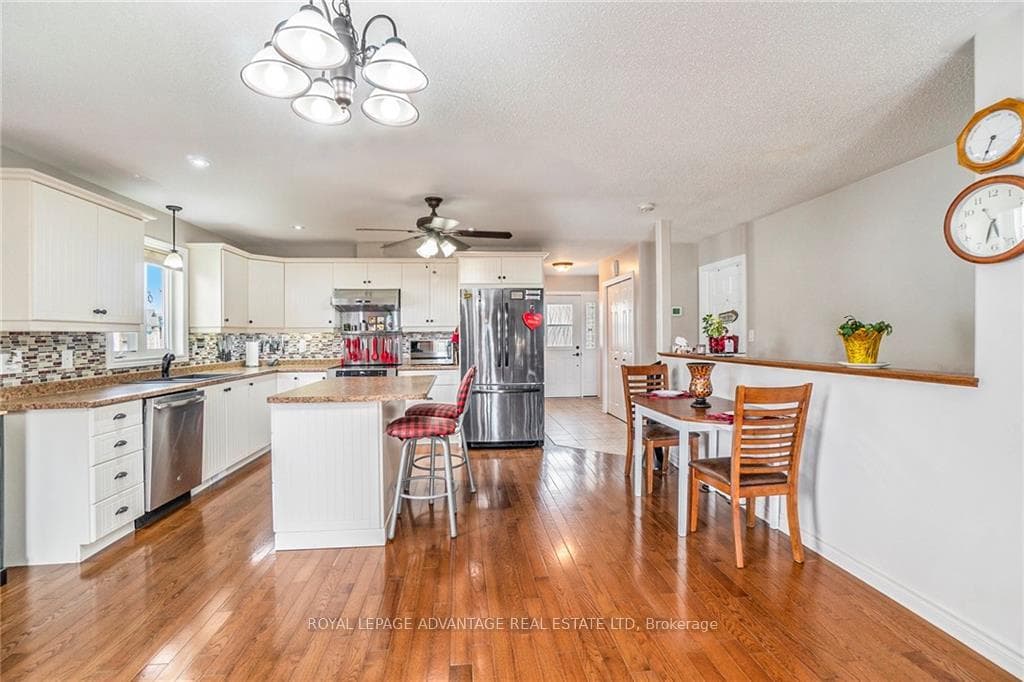 49 LEE Avenue photo 8