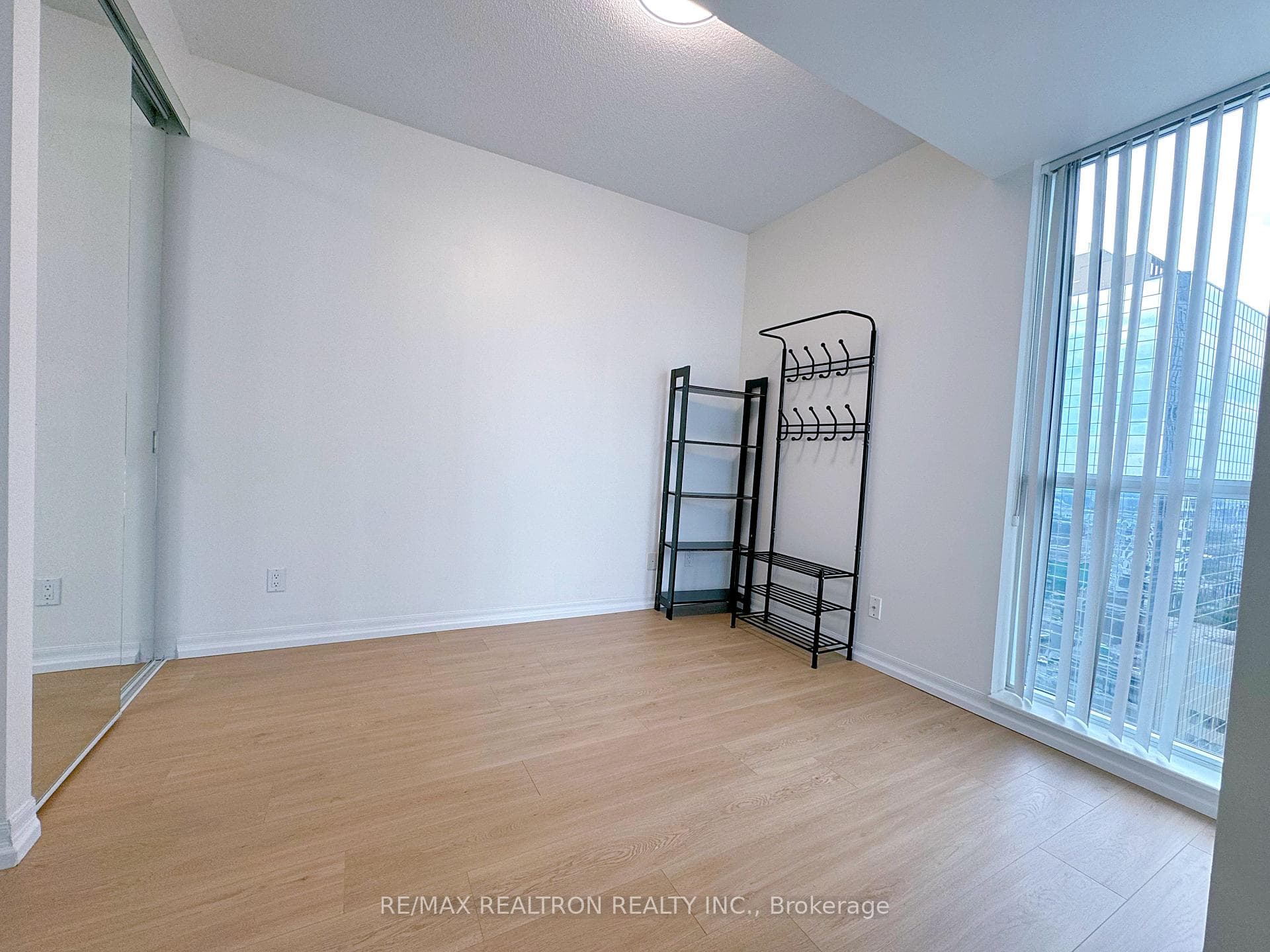 770 BAY Street Unit Ph406 photo 9