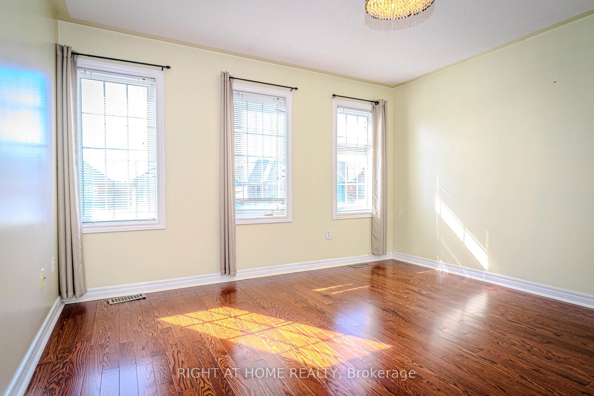 9 Laurentide Crescent photo 21