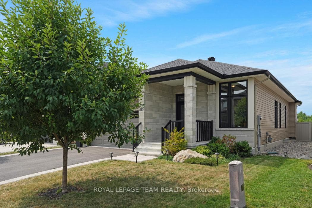 316 Serenade Crescent photo 2