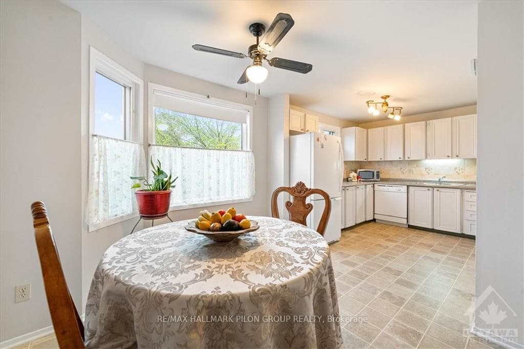 1133 DES FORETS Avenue photo 14